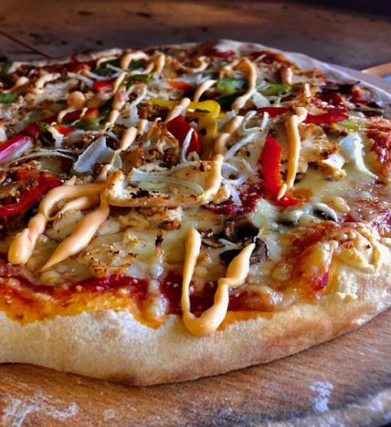 La Pizza Espagnole :champ, poulet parfum espagnol, chorizo, poivrons, oignons, ail et epices espagnolsla moyenne : 13.70la grande :	17.50la geante :	24.50
